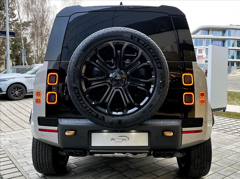 Land Rover Defender (2026) 110 V8 P635 OCTA - fotka 6 z 38