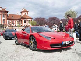 Sraz vozů Ferrari u příležitosti 70. let značky, Trojský zámeček.