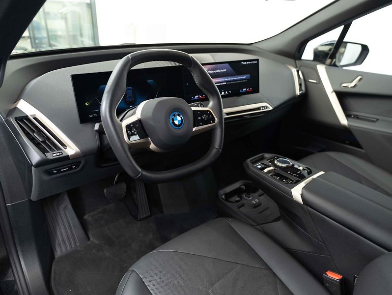 BMW iX xDrive40 - fotka 11 z 21