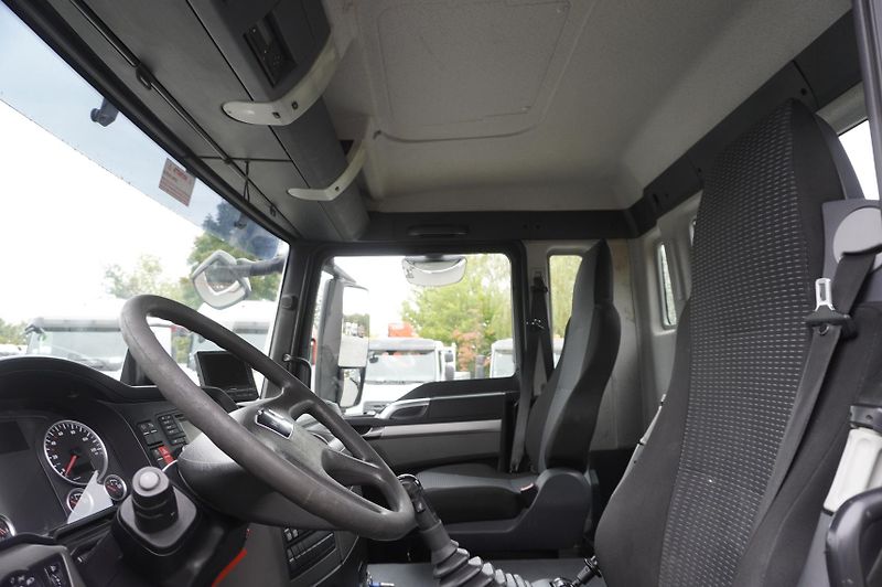 MAN TGS (2016) 26.360 6x4 BB / 160 tho. km - fotka 15 z 24
