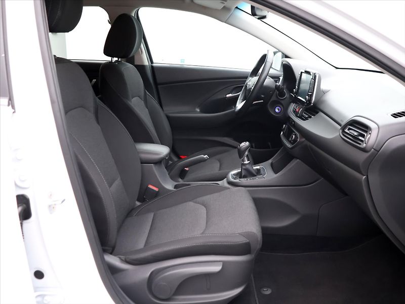 Hyundai i30 1,6 CRDi 85kW Smart LED CZ - fotka 11 z 36