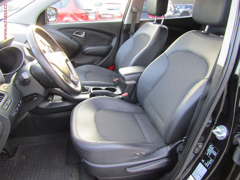 Hyundai ix35 (2012) 2.0 CRDi 4x4, ČR, AC, park - fotka 9 z 21