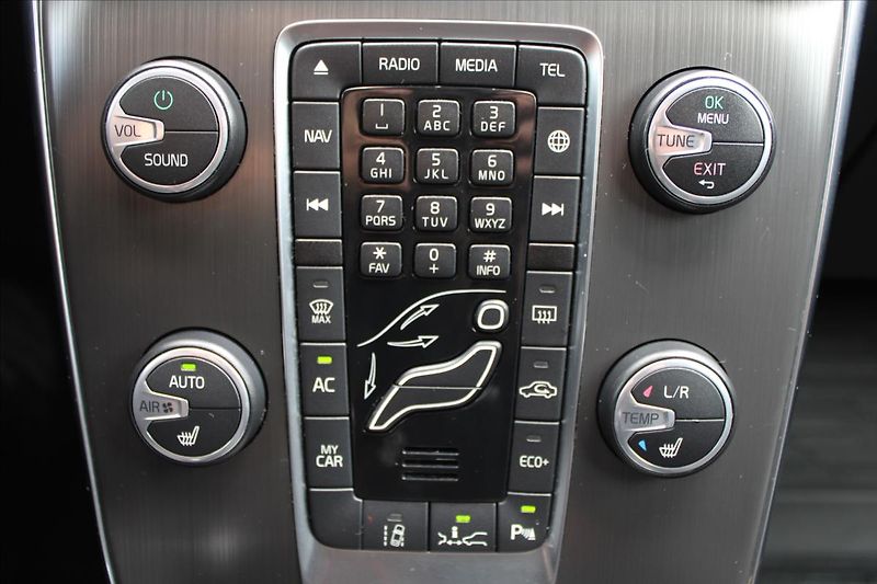 Volvo V40 2,0 D2  AUTOMAT,VÝHŘEVY - fotka 15 z 29
