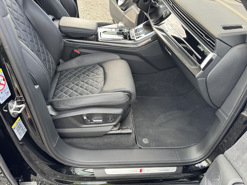 Audi SQ7 SQ7,373kw,7míst,ČR-1.maj. - fotka 31 z 51