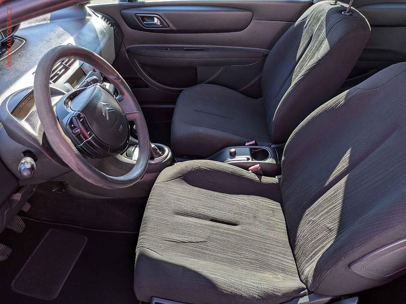 Citroën C4 (2008) 1.4 16V, ČR, AC, park.asist - fotka 9 z 15