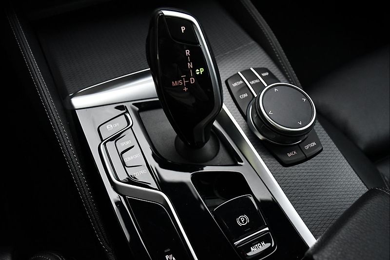 BMW Řada 5 530d xD M-SPORT LASER  - fotka 29 z 46