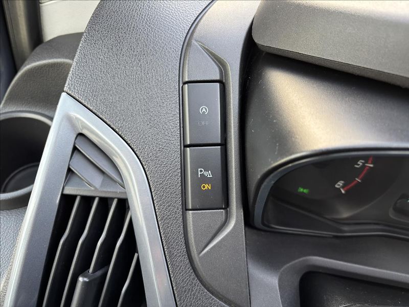Ford Tourneo Custom 2,2 TDCi 92kW L1 - fotka 28 z 34