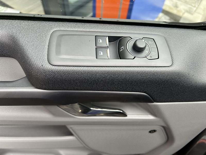 Ford Tourneo Custom Titanium L2 2.0 EcoBlue 110 kW - fotka 16 z 36
