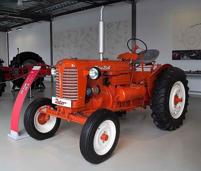 Traktor Zetro Proxima ze současné produkce.