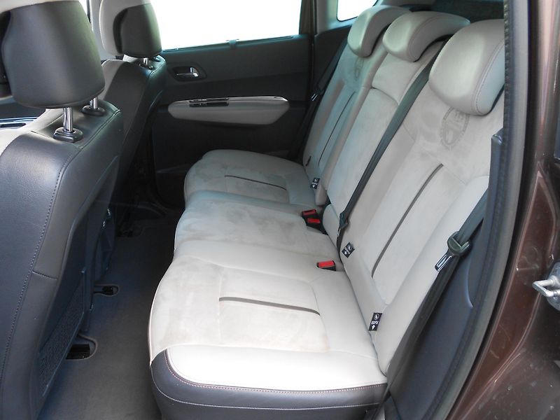 Peugeot 3008 2,0HDi NAPAPIJRI ČR MAN6 - fotka 8 z 13