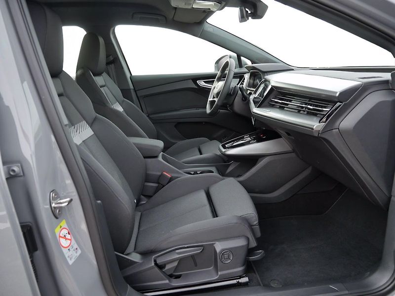 Audi Q4 e-tron 40 360 Ad.temp KESSY Asistence - fotka 4 z 14