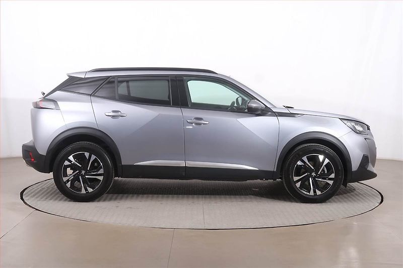 Peugeot 2008 (2020) Allure 1.2 PureTech, Automat - fotka 6 z 25