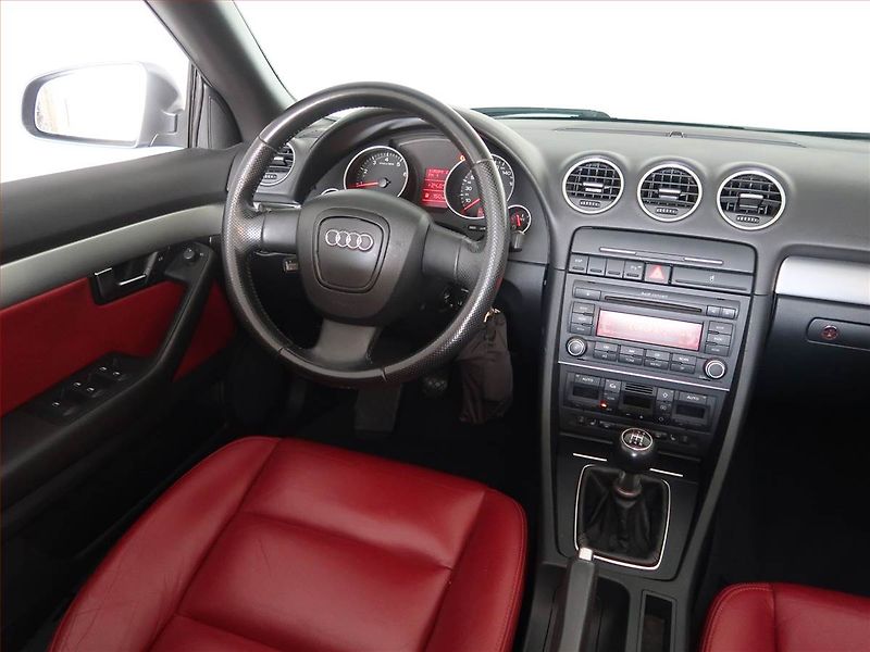 Audi A4 (2008) S-Line 1.8 T, Serv.kniha - fotka 7 z 13