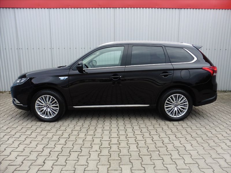 Mitsubishi Outlander 2,4 PHEV Instyle+ 1.maj. - fotka 6 z 19