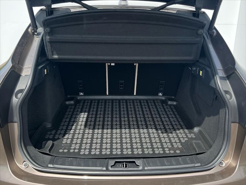 Jaguar F-Pace 2,0 D 132kW AWD PRESTIGE - fotka 14 z 27