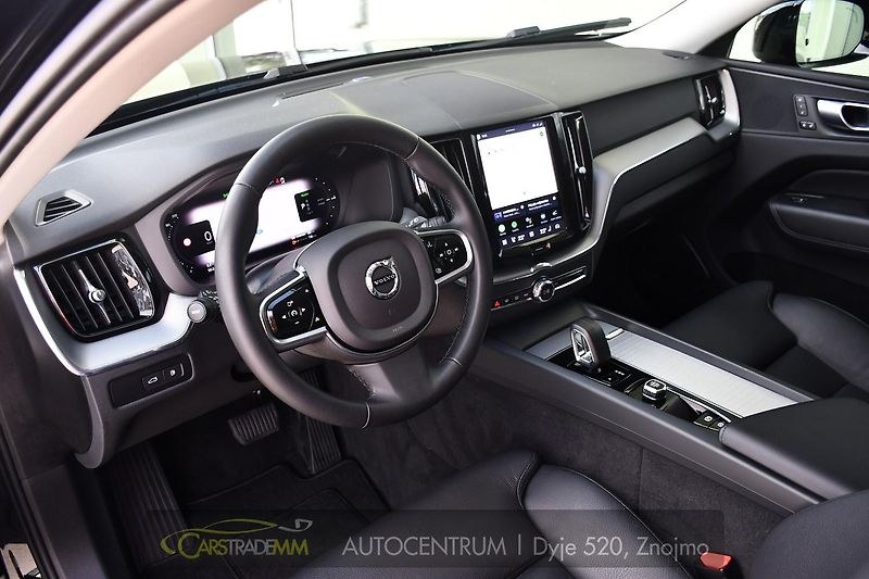 Volvo XC60 2.0T8 R-Desing RECHARGE - fotka 9 z 54