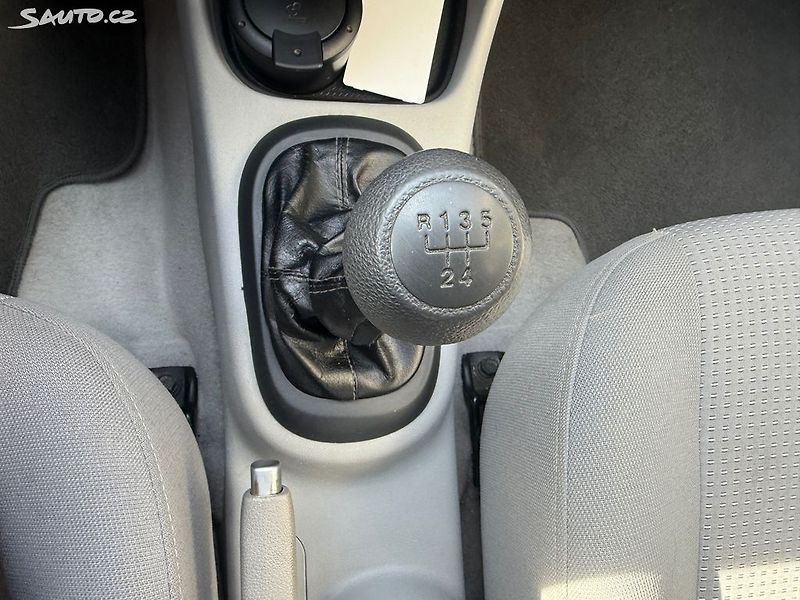 Hyundai Accent (2008) 1.6i, 82kw Původ ČR 1. maj. - fotka 19 z 21