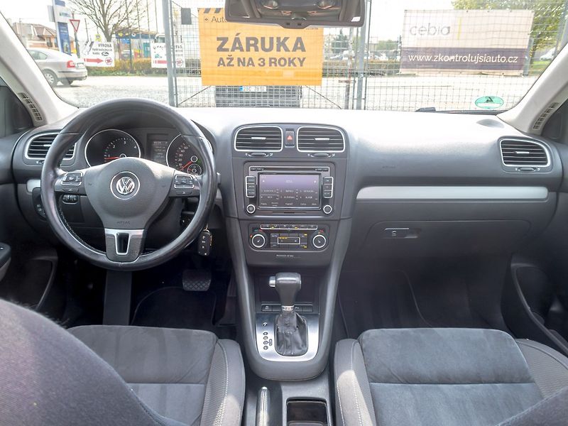 Volkswagen Golf (2010) 1.6TDI 77KW DSG – PO ROZVODECH - fotka 14 z 48