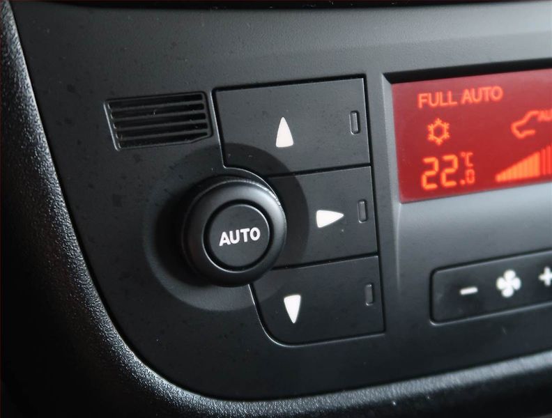 Opel Combo (2013) 1.6 CDTI, 5Míst, ČR - fotka 15 z 16