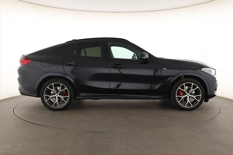 BMW X6 (2022) xDrive40i - fotka 6 z 20