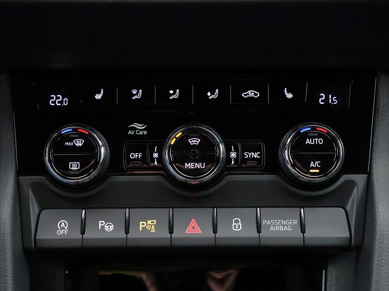 Škoda Karoq 2,0 TDI Sportline 4x4 DSG 1.ma - fotka 36 z 47