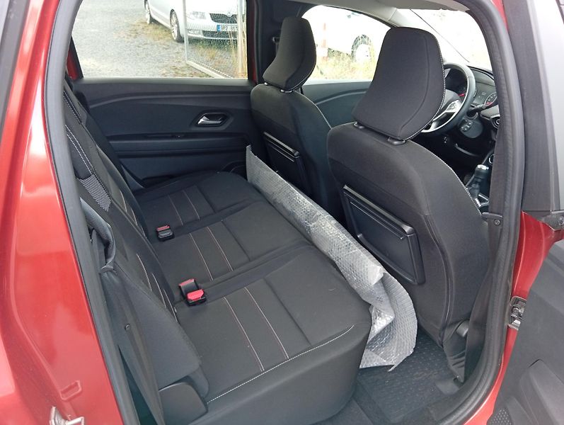 Dacia Jogger 1.0 TCe LPG, Extreme, 7 míst - fotka 20 z 24