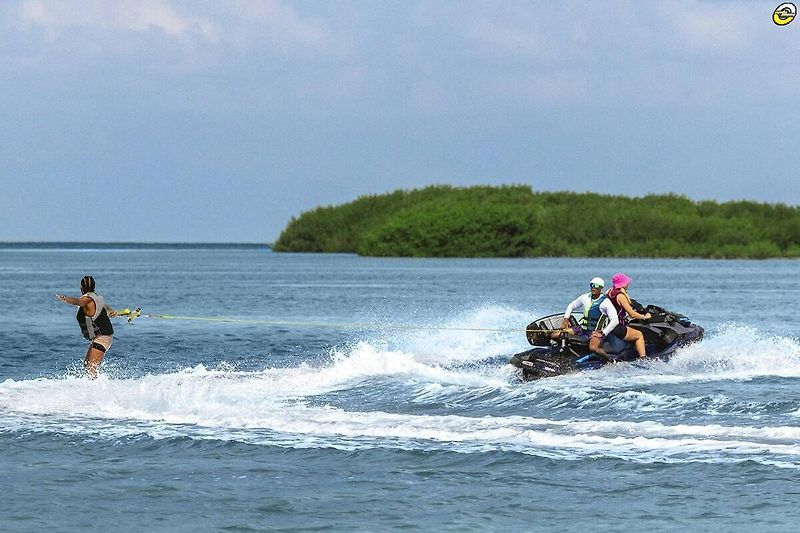 Sea Doo (2027) GTX STD 3-up 230hp iDF Audio M - fotka 4 z 5