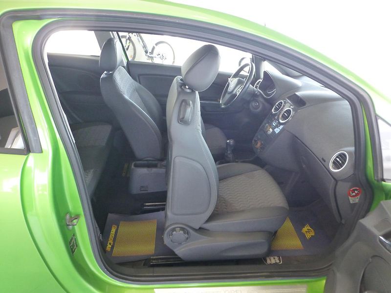 Opel Corsa (2013) 1,4i-74KW-SPORT!*AC*+SADA KOL* - fotka 15 z 24