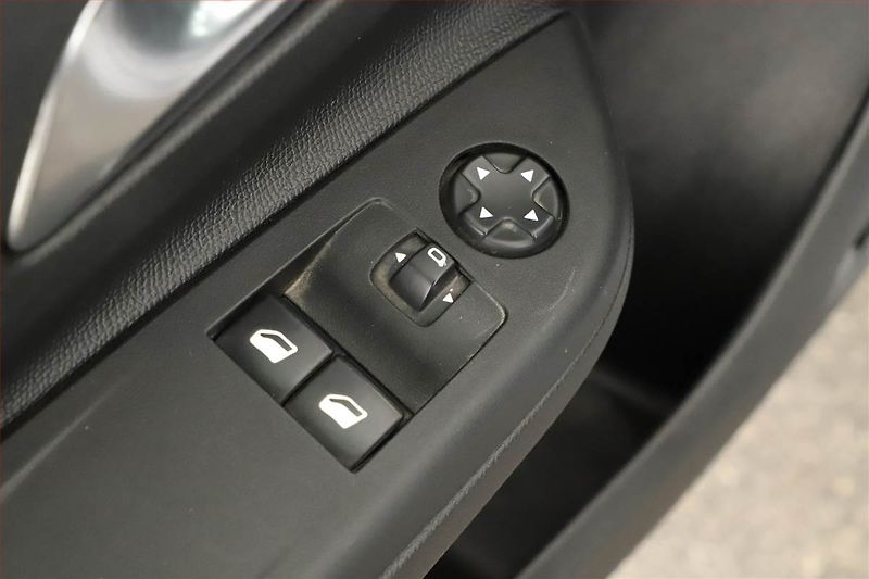 Opel Corsa (2021) Edition 50 kWh, SoH 92% - fotka 9 z 18