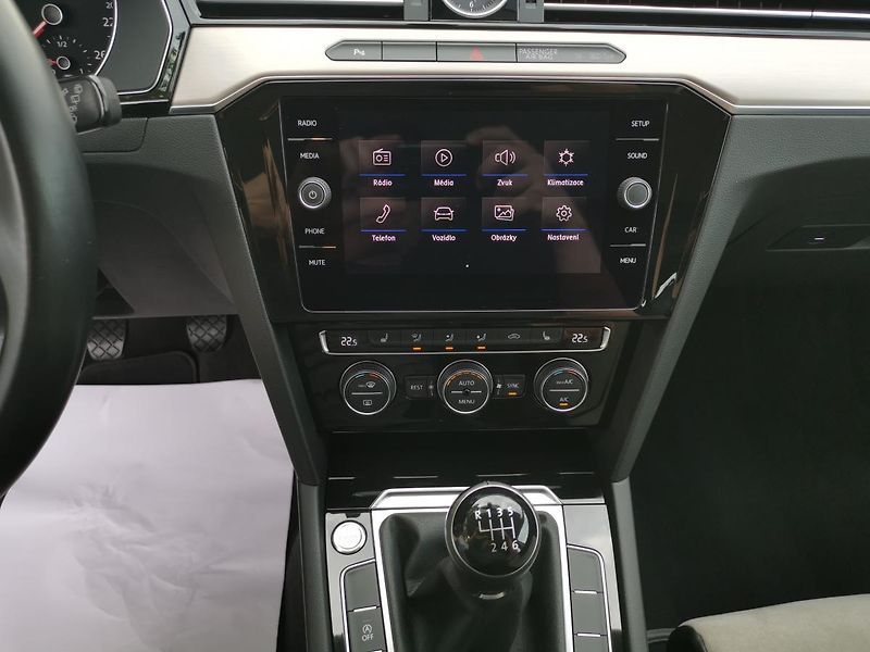 Volkswagen Passat HIGHLINE*110KW*LED*ALCANTARA* - fotka 48 z 85