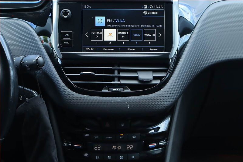 Peugeot 2008 (2018) 1.2 PureTech, Automat - fotka 12 z 25
