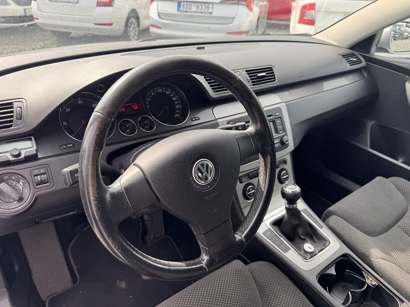 Volkswagen Passat B6 2.0 TDI,103 kW, 187 tis km, - fotka 13 z 21