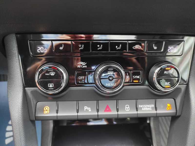 Škoda Karoq 1,5TSi ACT, DSG, STYLE, TZ - fotka 16 z 51