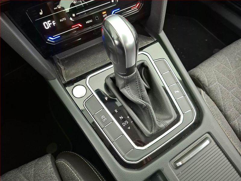 Volkswagen Passat (2022) 2.0 TDI - fotka 13 z 16
