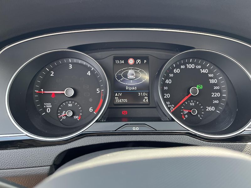 Volkswagen Passat 2.0TDi DSG 110kW BusinessPremi - fotka 13 z 21
