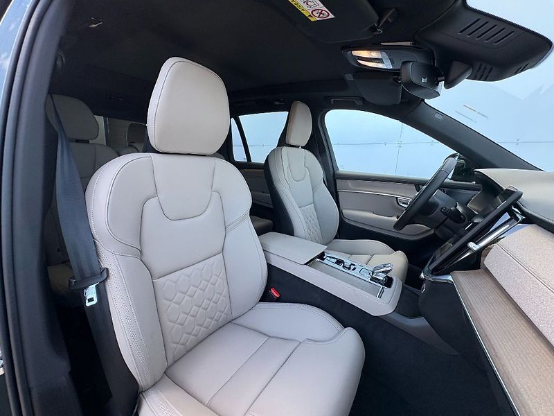 Volvo XC90 Plus Dark B5 184kW - fotka 18 z 26