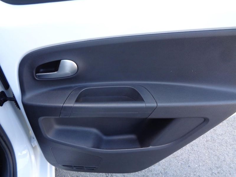 Volkswagen up! MOVE 1.0 MPI - fotka 19 z 22