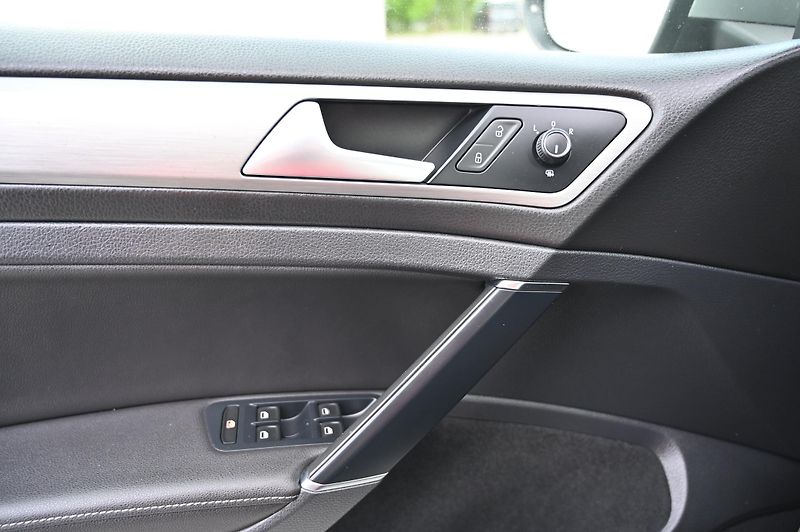 Volkswagen Golf VII 1.2TSI 77KW POHON ŘEMEN  - fotka 19 z 47