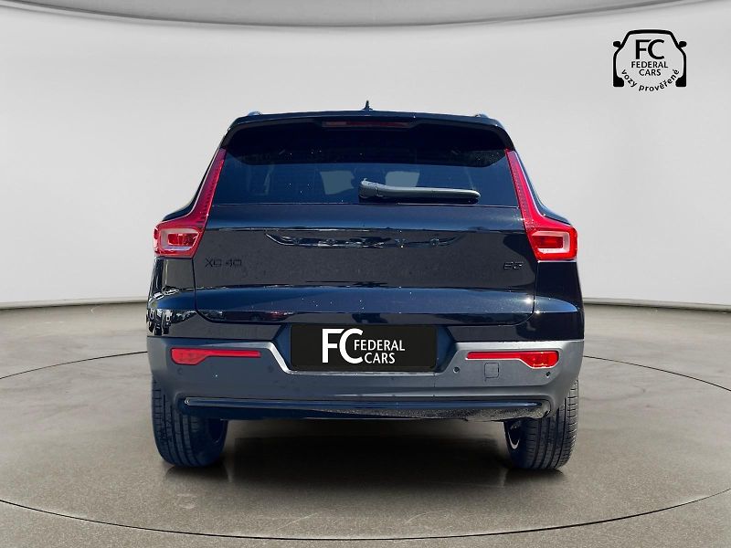 Volvo XC40 B3 FWD BE // 360 // kola - fotka 4 z 37