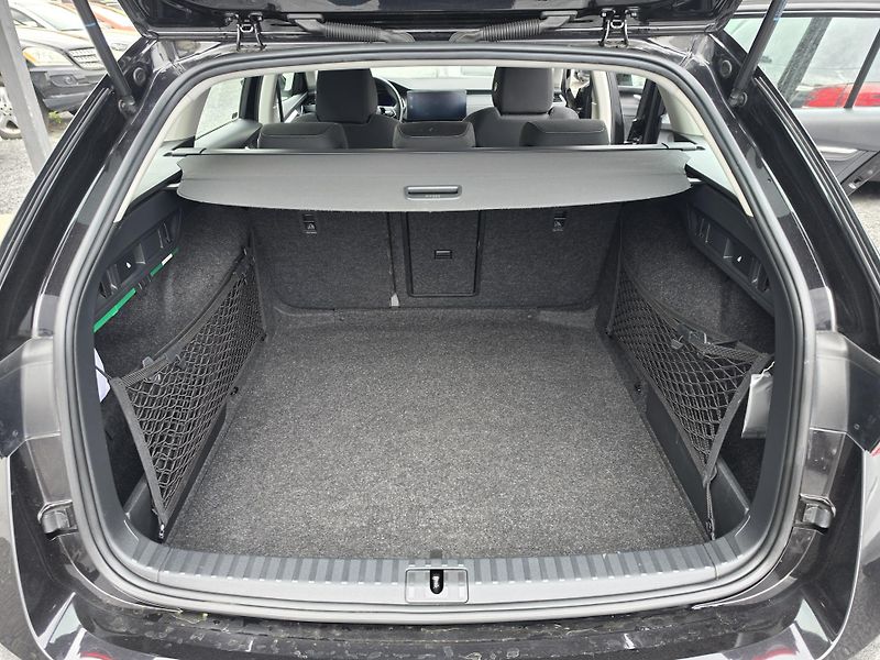 Škoda Octavia 2.0 TDI Style plus 4x4  - fotka 11 z 17