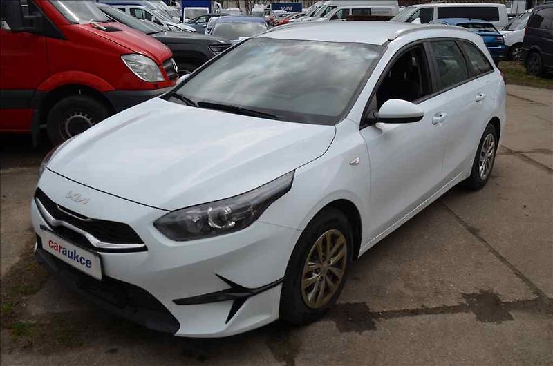 Kia Ceed (2022) SW 1,5 T-GDI - fotka 1 z 17