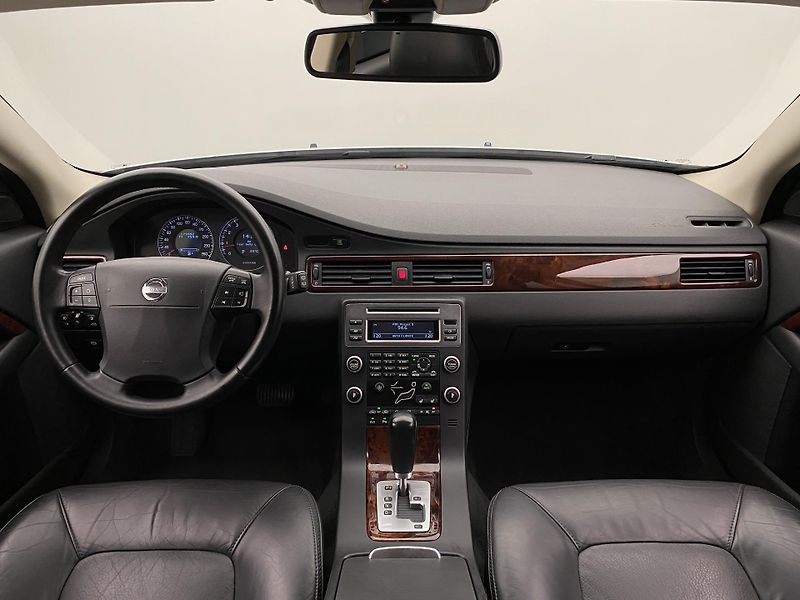 Volvo XC70 3.2 AWD MOMENTUM AUT CZ - fotka 2 z 42