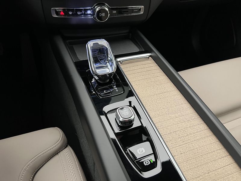 Volvo XC60 B5 AWD BRIGHT PLUS CZ 1. maj. - fotka 28 z 46