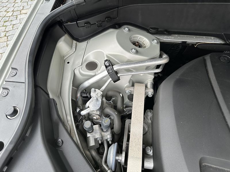Volvo XC90 T8 plug-in hybrid Recharge - fotka 29 z 32