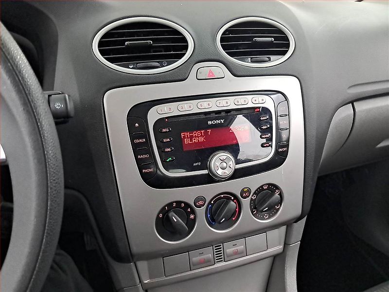 Ford Focus (2009) 1.4 16V, po STK, jezdí dobře - fotka 12 z 15