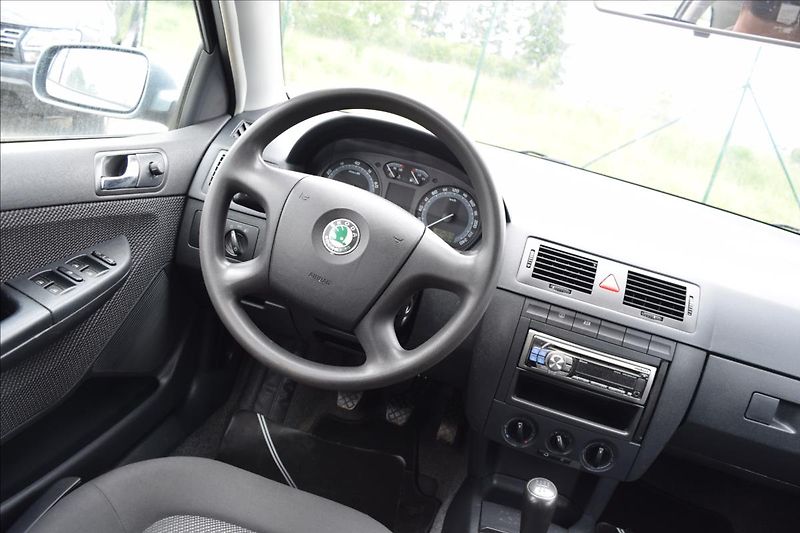 Škoda Fabia 1,4 i 74KW TAŽNÉ KLIMA PO STK - fotka 29 z 46