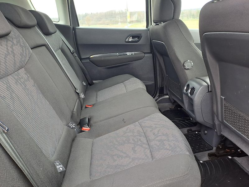 Peugeot 3008 (2010) 1.6 HDi - fotka 24 z 28