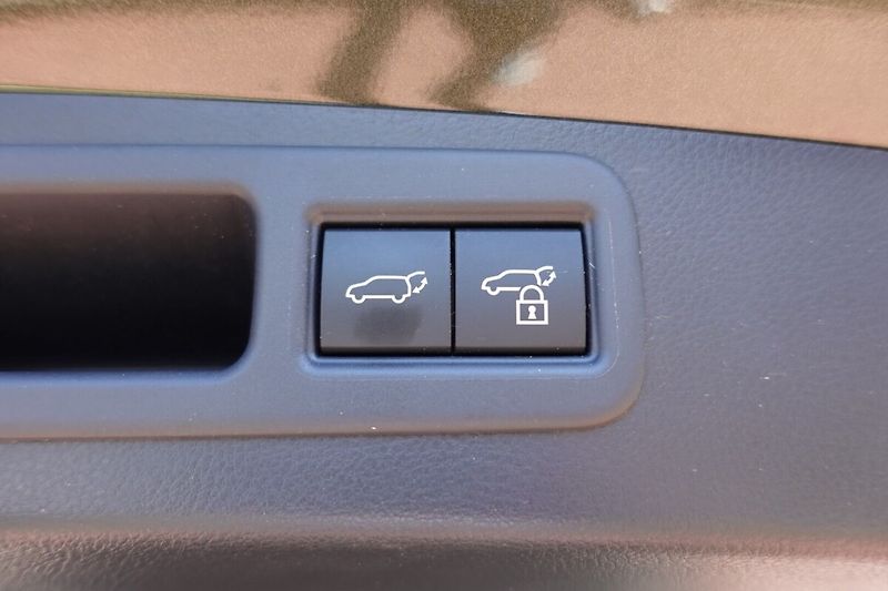 Lexus RX 450h plus RX450h+ Plug-in Luxury Panoram - fotka 21 z 43