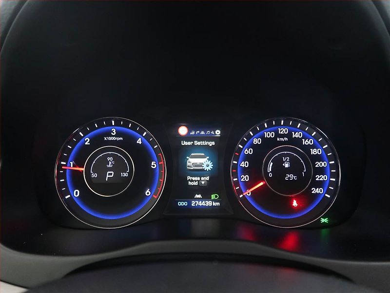 Hyundai i40 (2018) 1.7 CRDi, Automat, Navi - fotka 11 z 23