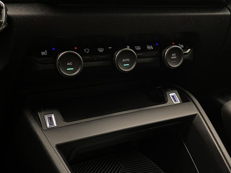 Citroën C4 1.2 PURETECH 74kW CZ - fotka 23 z 39